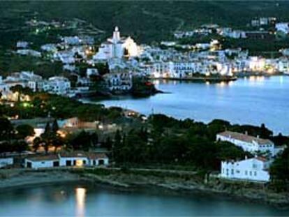 Postal de Cadaqués al caer la tarde.