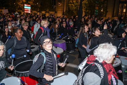 Batucada feminista durante la manifestación 25N en Madrid.