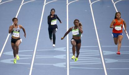 2016 Rio Olympics - Athletics - Preliminary - Women's 100m Preliminary Round - Olympic Stadium - Rio de Janeiro, Brazil - 12/08/2016. Kamia Yousufi (AFG) of Afghanistan competes   REUTERS/David Gray  FOR EDITORIAL USE ONLY. NOT FOR SALE FOR MARKETING OR ADVERTISING CAMPAIGNS.  