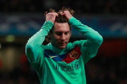 Messi se lamenta en el partido frente al Arsenal de ayer.