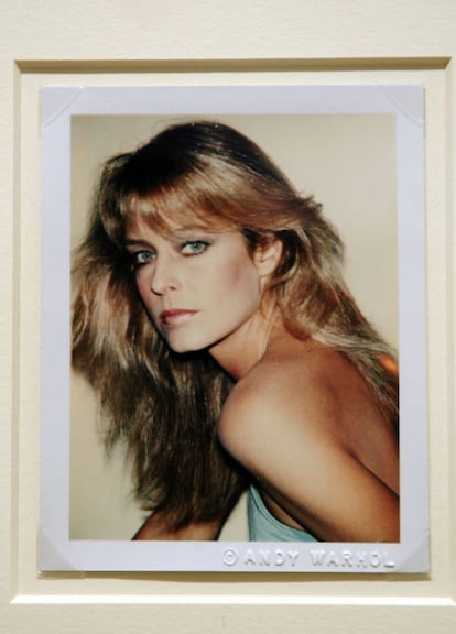 La Polaroid de Farrah Fawcett tomada por Andy Warhol sobre la cual el artista creó los polémicos retratos.