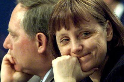 Angela Merkel sonríe durante el congreso del partido celebrado en Essen en 2000.