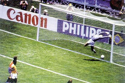 Durante el partido de la fase de grupos que enfrentaba a España y a Brasil en México 86, el colegiado no dio por valido este gol de Michel. España perdió el partido, pero consiguió clasificarse como segunda de grupo y pasar a octavos.