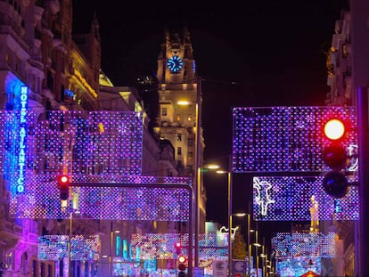 En la Gran Vía se repetirá esta iluminación de gatos paseando por un cielo estrellado.