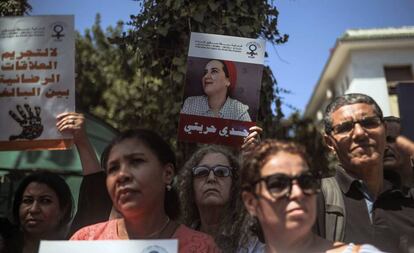 Una concentración frente a los juzgados en Rabat el pasado 9 de septiembre para protestar por la detención de la periodista Hajar Raissouni.