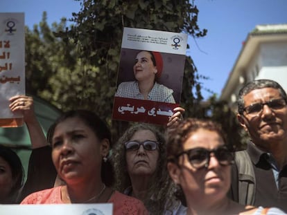 Una concentración frente a los juzgados en Rabat el pasado 9 de septiembre para protestar por la detención de la periodista Hajar Raissouni.