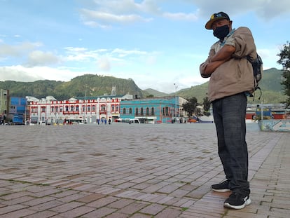 Polito en la Plaza de España de Bogotá, donde residió durante años.