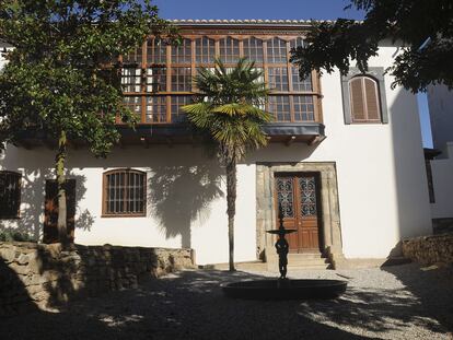 Fachada de la casa de Leopoldo Panero en Astorga (León).