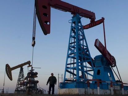 Una instalación de bombeo de petróleo.