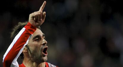 Adrián celebra su gol, el tercero de su equipo.