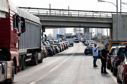 Atasco de la V-30, este martes, en Valencia.