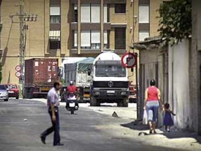 Una calle del barrio de Natzaret, cuyos vecinos se han quejado del mal olor por los vertidos.