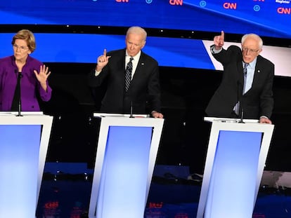 Os pré-candidatos democratas Elizabeth Warren, Joe Biden e Bernie Sanders. AFP