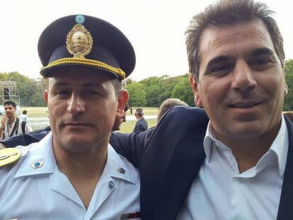 Oscar Alvarenga junto al ministro de Seguridad de la provincia de Buenos Aires, Cristian Ritondo.