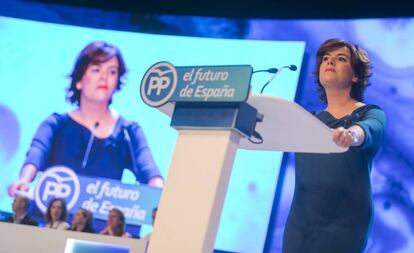 La candidata a la presidencia del PP, Soraya Sáenz de Santamaría, durante su intervención.