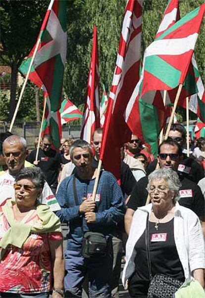 Algunos de los asistentes al mitin de LAB en Durango.