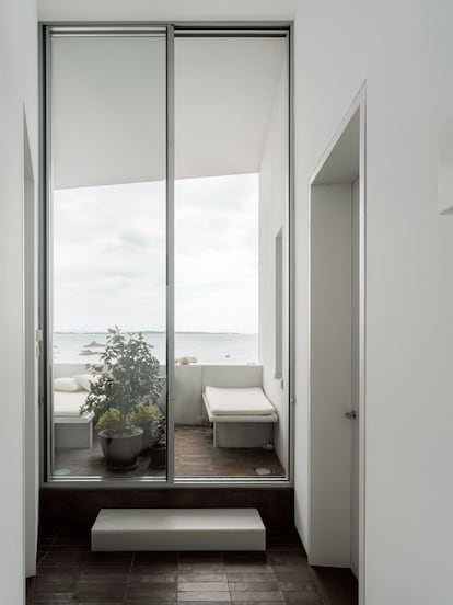 Un rincón de la casa de veraneo que los Chipperfield se hicieron en Galicia hace casi 20 años, y donde pasaron la pandemia.