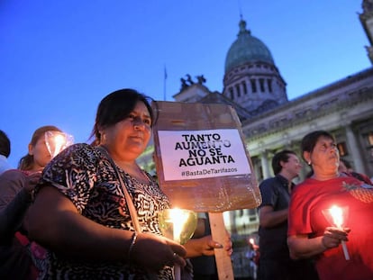 Marcha de las velas contra los tarifazos, el jueves por la noche en Buenos Aires.