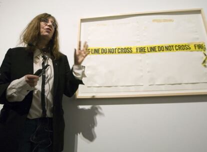 Patti Smith durante la presentación en Vitoria de la primera exposición retrospectiva sobre su obra artística realizada en España