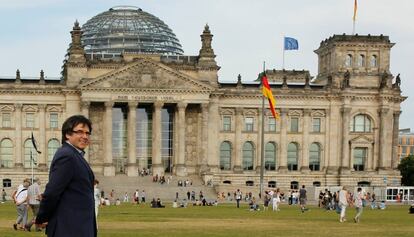 Puigdemont, davant del Parlament alemany, a Berlín.