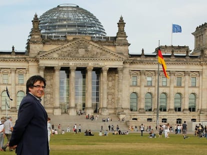 Puigdemont, davant del Parlament alemany, a Berlín.