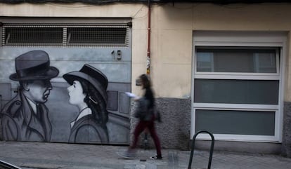 La puerta del 'loft' de la calle Amalia, 19, un antiguo taller que Rocío Monasterio convirtió en vivienda.