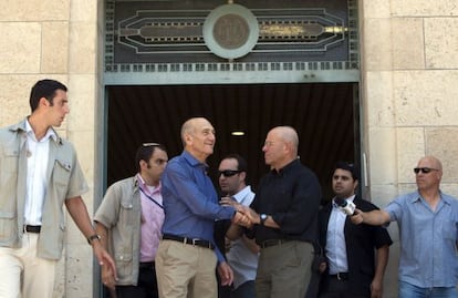 Ehud Olmert abandona el juzgado esta ma&ntilde;ana en Jerusalem.