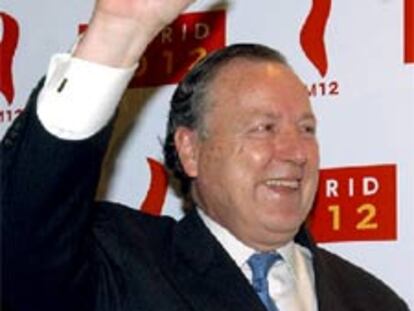 El alcalde Madrid, José María Álvarez del Manzano, celebra la decisión del COE.