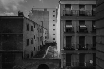Fotografía perteneciente a la serie 'Lavapiés, julio-agosto, 2014', de Manolo Laguillo.