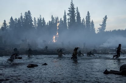 La espectacular escena de acción con la que comienza la película 'El Renacido' ha sido comparada por su crudeza y maestría cinematográfica con las escenas de acción de 'Salvar al soldado Ryan', de Steven Spielberg.