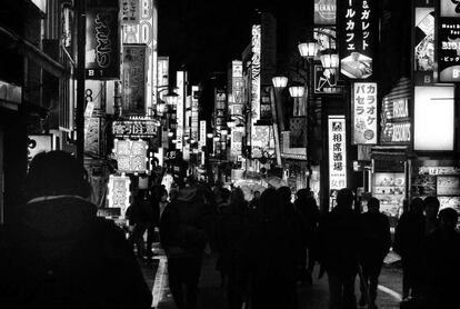 'Nit a Shinjuku', el centre administratiu i comercial de Tòquio de nit, fotografiat per Moriyama el 2018.