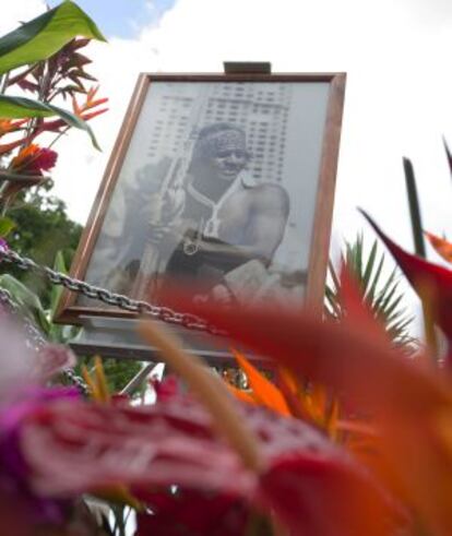 Tributo a Eddie Aikau en Waimea.