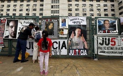 Familiares de las víctimas del accidente en la estación Once exigen justicia.