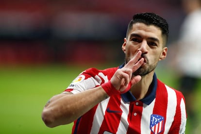 Luis Suárez celebra un gol con el Atlético de Madrid.