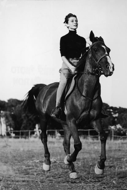 Bsico intemporal donde los haya gracias a pelculas como Una cara con ?ngel o Los que nos perdonan:?el jersey negro de Audrey Hepburn que ha recuperado recientemente Beyonc para uno de sus ltimos vdeos.