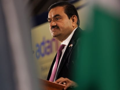 El multimillonario indio Gautam Adani, durante la ceremonia que siguió a la compra por parte de su grupo del puerto israelí de Haifa, este martes.