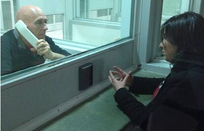 Ramón Laso y Fátima Llambrich, en uno de sus encuentros en prisión.