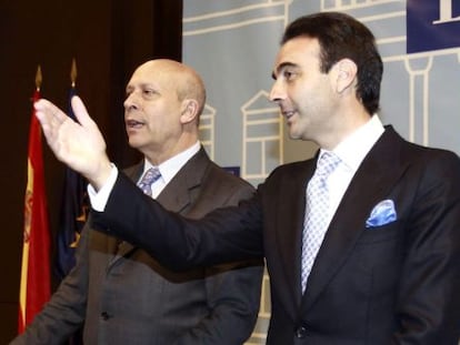 El ministro de Educación, Cultura y Deporte, José Ignacio Wert y el torero Enrique Ponce.