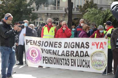 Manifestación por unas "Pensiones dignas ya" en las inmediaciones del Congreso de los Diputados el pasado martes.