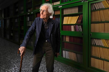 El historiador Luciano Canfora, el pasado 16 de septiembre en la biblioteca de la universidad de Bari, Italia.