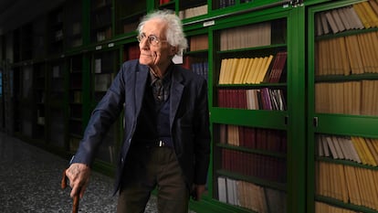 El historiador Luciano Canfora, el pasado 16 de septiembre en la biblioteca de la universidad de Bari, Italia.