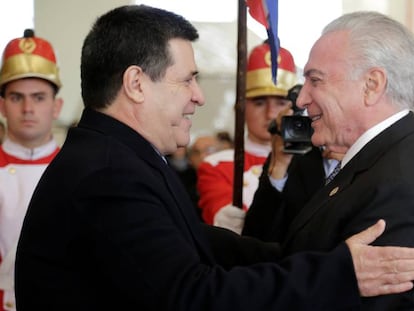O presidente do Paraguai, Horacio Cartes, recebe o presidente Michel Temer em Assunção.