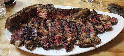 'Txuleta' asada en parrilla.
