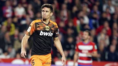 Gabriel Paulista durante um jogo do Valencia.