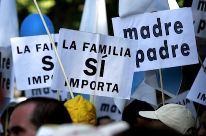 Manifestaci&oacute;n contra el matrimonio entre homosexuales en 2005.