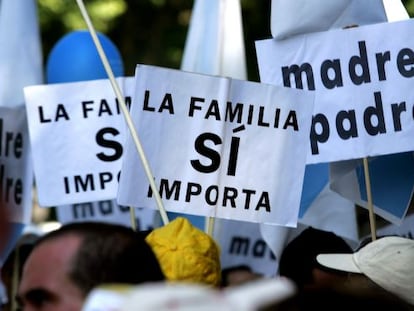 Manifestaci&oacute;n contra el matrimonio entre homosexuales en 2005.