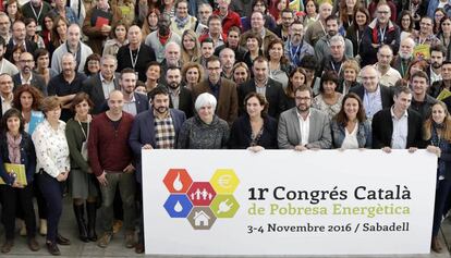 Foto de familia del I Congreso Catalán sobre pobreza energética que se celebra en Sabadell