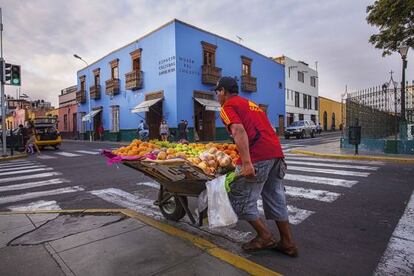 Fan de La Roja y vegano rueda hacia el museo del juguete