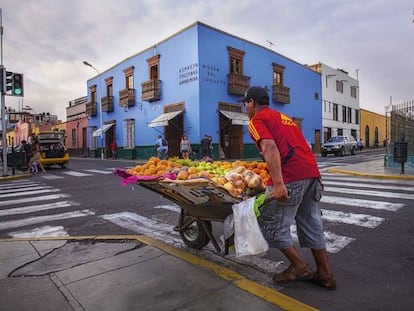 Fan de La Roja y vegano rueda hacia el museo del juguete