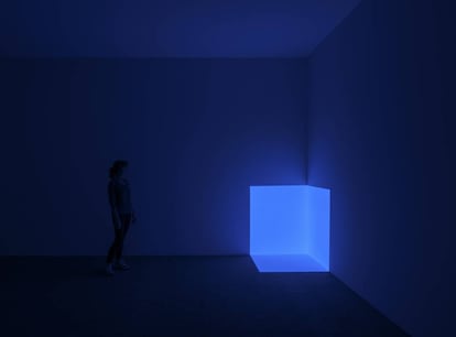 Squat Blue de la serie Projection Piece, 1968. En el Museo Jumex, en Ciudad de México